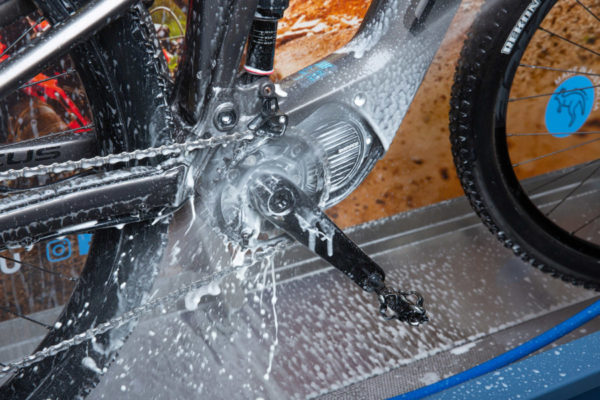 bike-wash-close-up